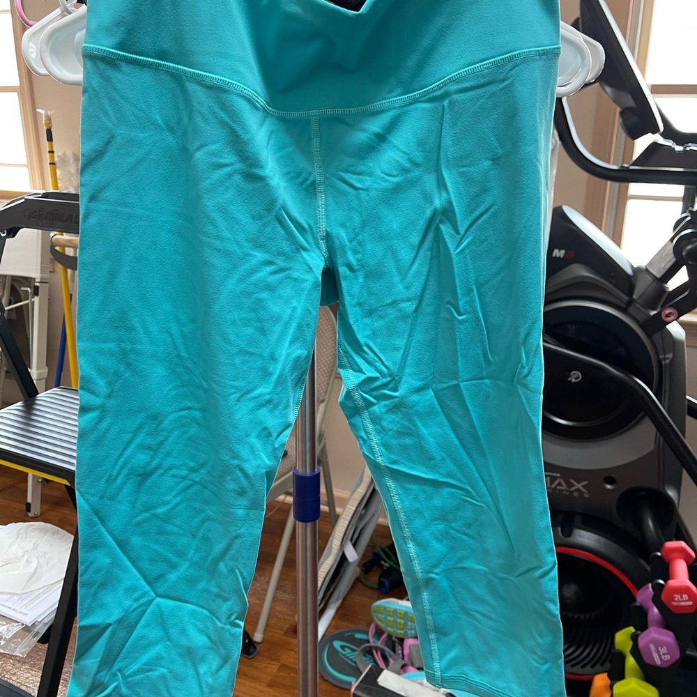 Victoria Secret spandex crop legging. Size small. Teal blue.